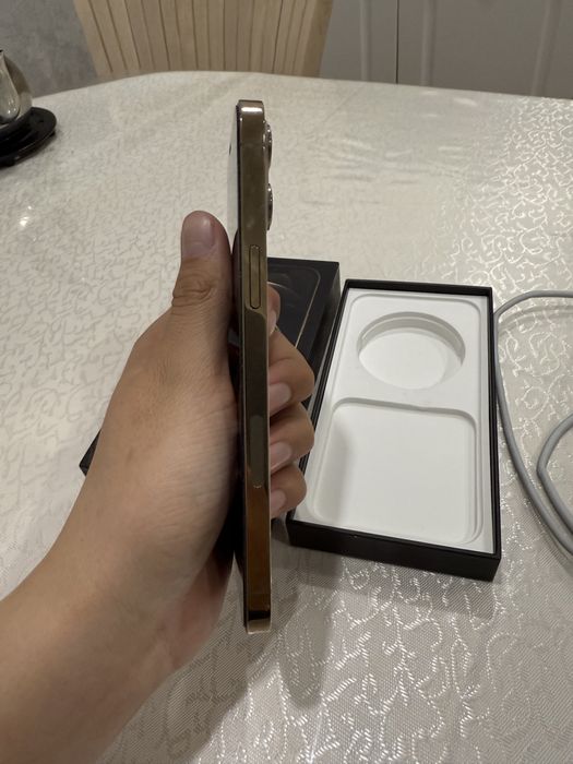 Айфон 12 про макс [в идеальном состояний]