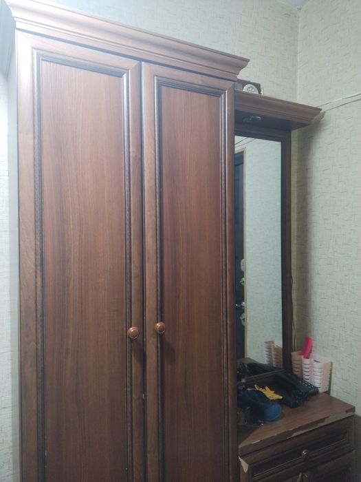 Прихожка катта шкаф ва ойналик