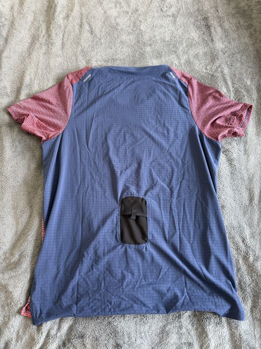 Оригинална чисто нова тениска за бягане с джоб Найк/ Brand new Nike running T-Shirt