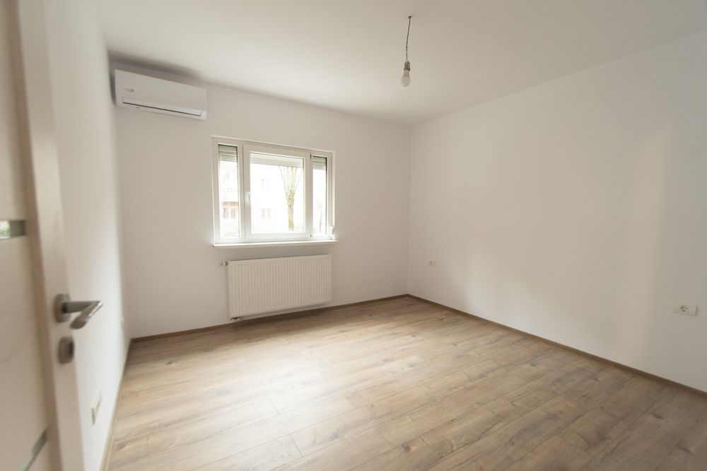 Apartament cu doua camere, decomandat, zona Soarelui. Proprietar