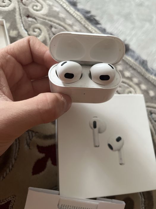 AirPods (3-е поколение)