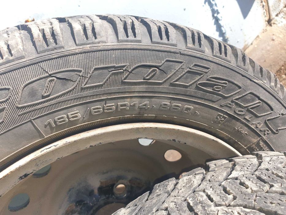 Продаются диски с шинами срочно.