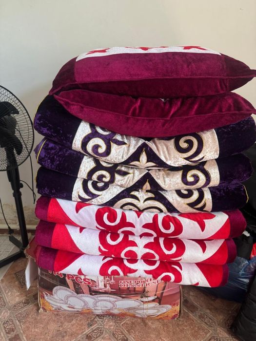 Продам ковер , корпе и подушки