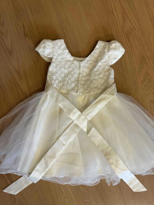 Рокля за кръщене/ сватба в цвят екрю 4 год