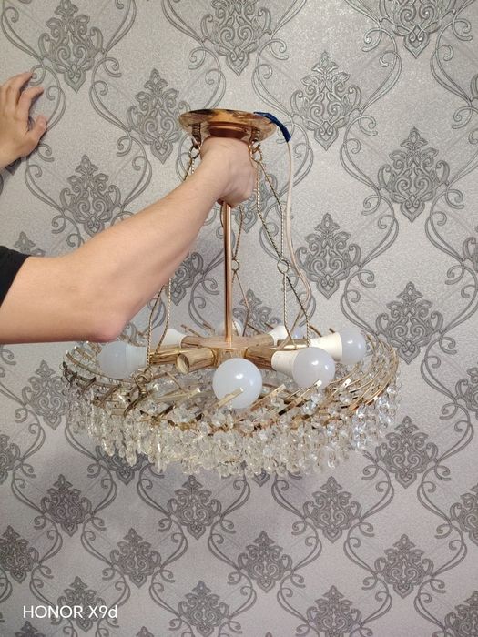 Продам люстру торг будет