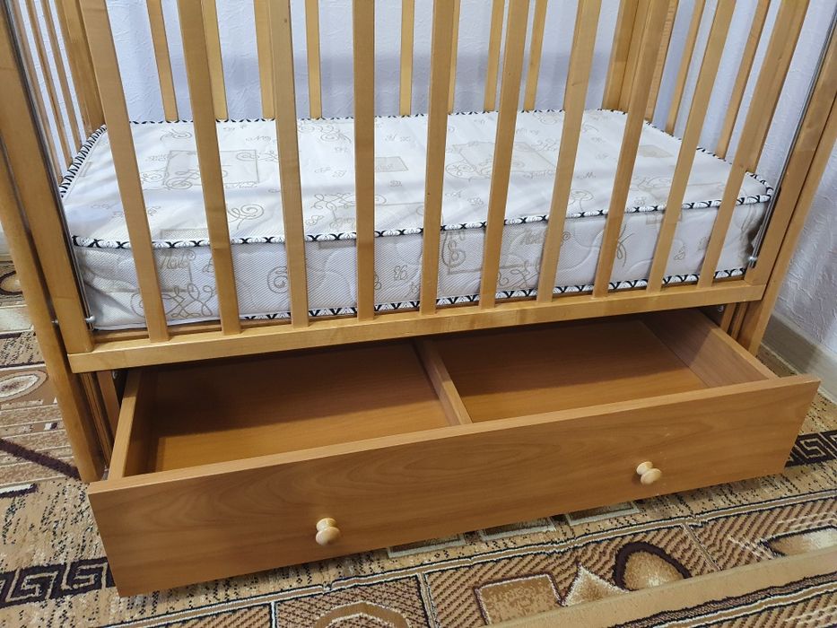 Детская кроватка с матрасом