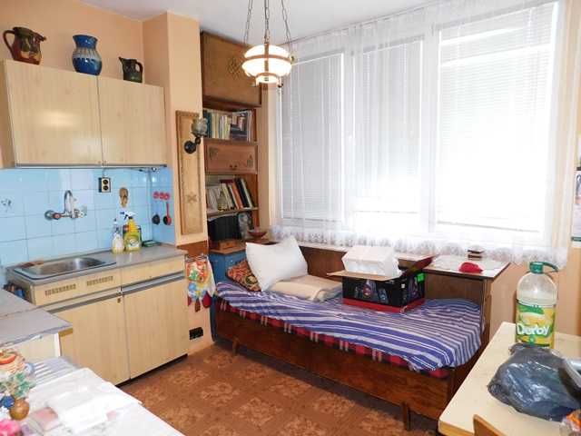 Продава се Тристаен апартамент в Търговище, Център - 68 кв.м за 938 €/кв.м - Снимка #3