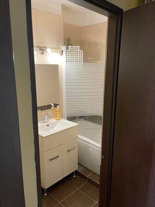Proprietar, vând apartament decomandat 3camere, zona semicentrală
