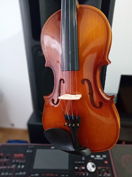 Vioară 4 4 ..cu doza se poate conecta la boxe