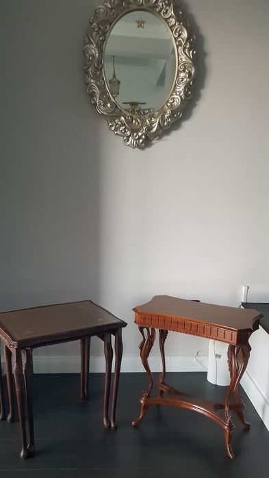 Măsuță veche pentru cafea model deosebit