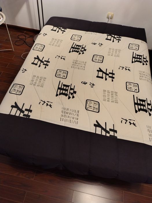 Canapea extensibila alb- negru motive japoneze