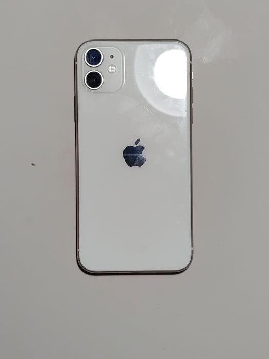 Iphone 11 в хорошем состояние