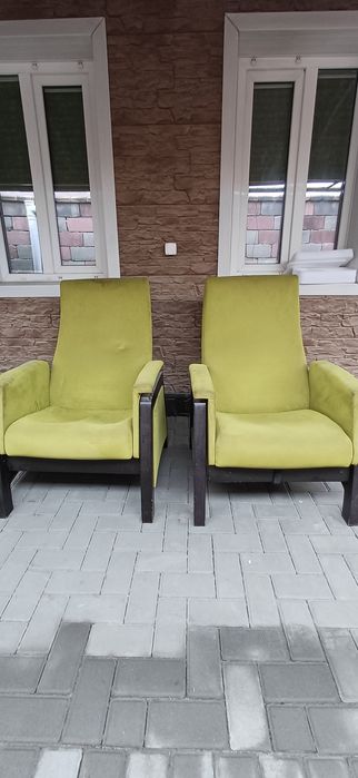 Отдам кресла качалки.  Требуют ремонта. Забрать с сейфулина рыскулова