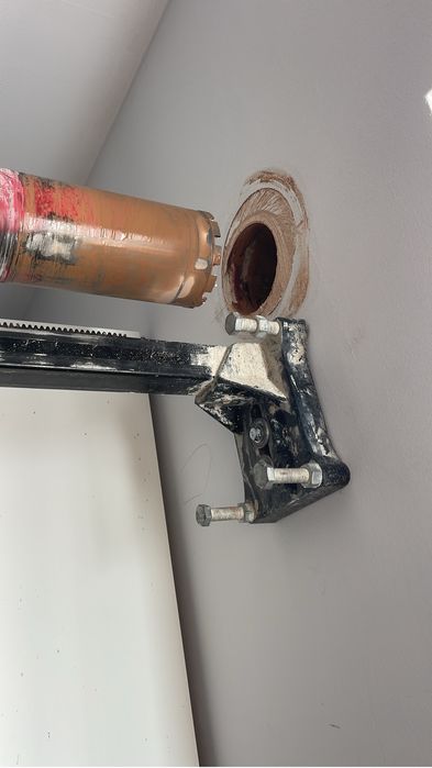 Gaură hota centrala aerisire carotare 150lei