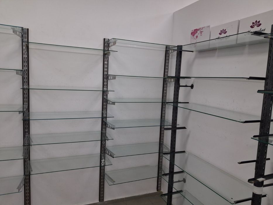 Оборудване за магазин - стелажи, стойки, бюро