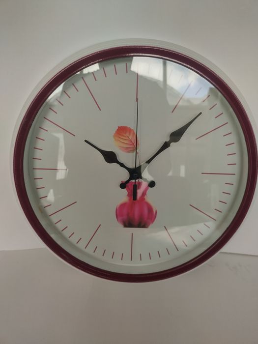 Декоративен стенен часовник