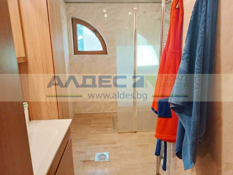Дава се под наем Къща в Божурище - 250 кв.м за 1000 € - Снимка #12