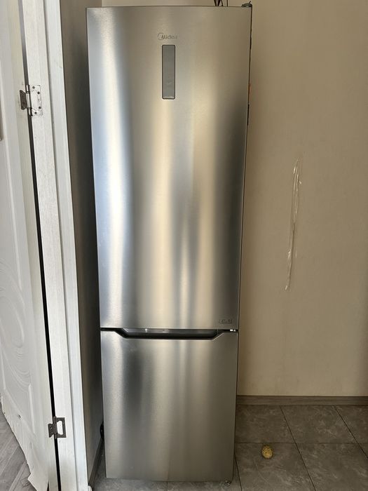 Продам холодильник ,Midea