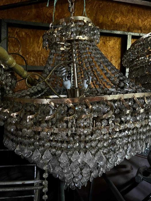 Столы и люстры цена договорная