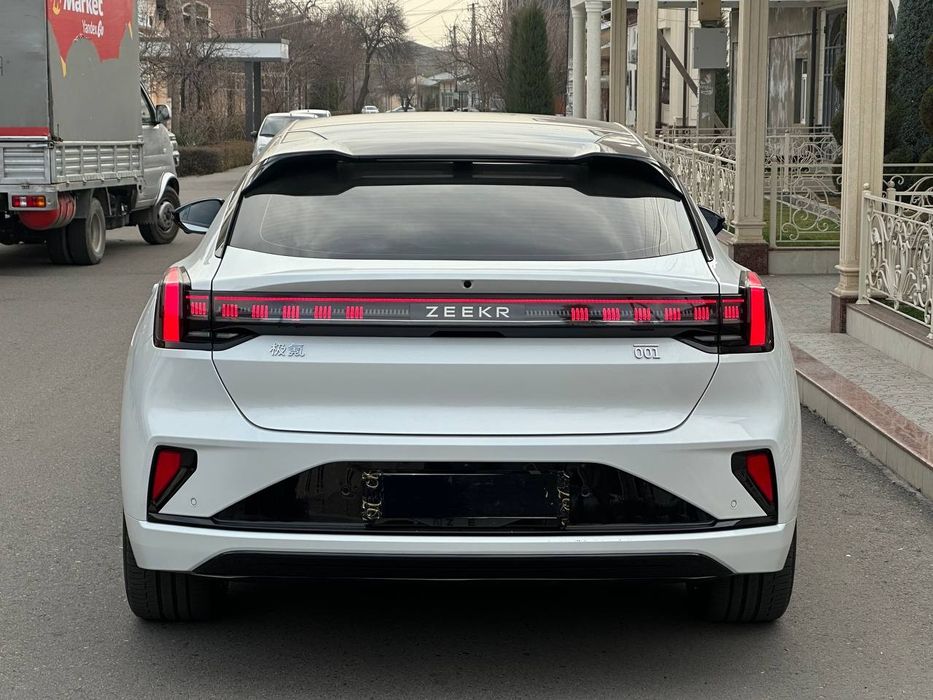 Zeekr 001 we 2024