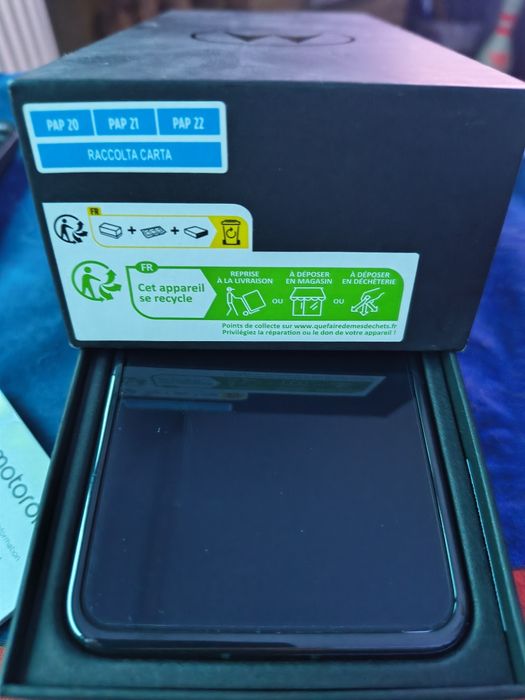 Vând Motorola Razr 40 Ultra nou