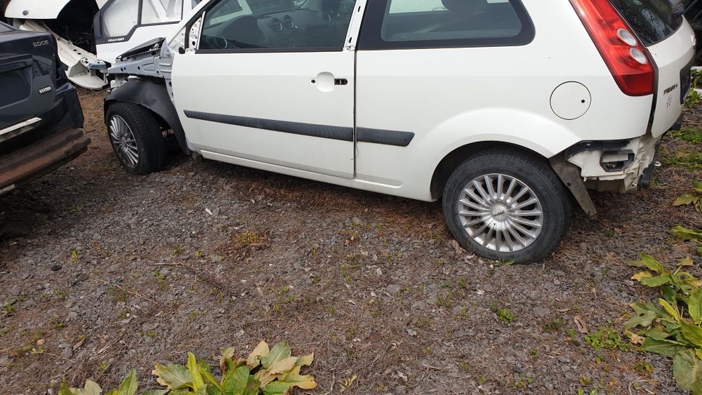 Usa aripa stop haion geam far Ford Fiesta,