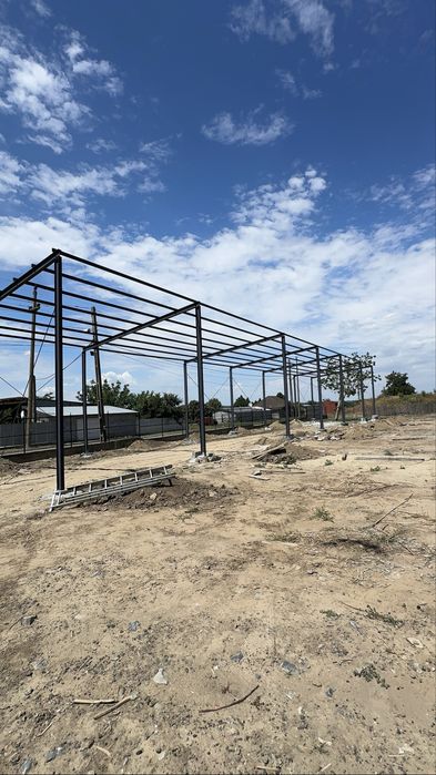 Hala 8 m latime x30 m lungime x5 m strasina la pret de 9.000€