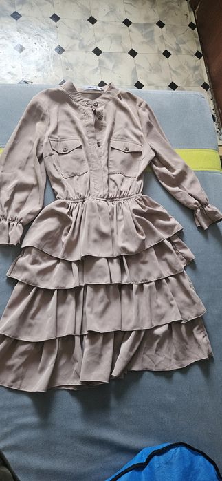 Продам платья и пальто