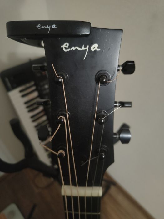 Продам Трансакустическую гитару Enya