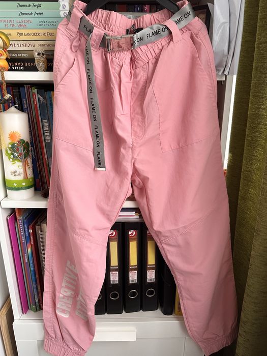 Vand pantaloni Bershka