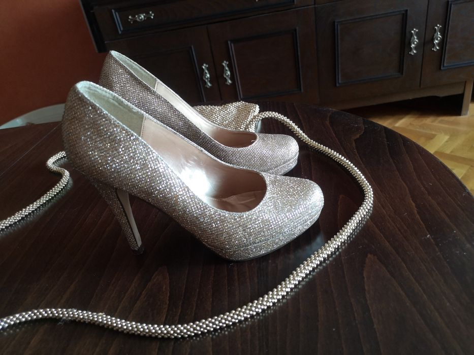 Луксозни дамски обувки с подходяща чантичка