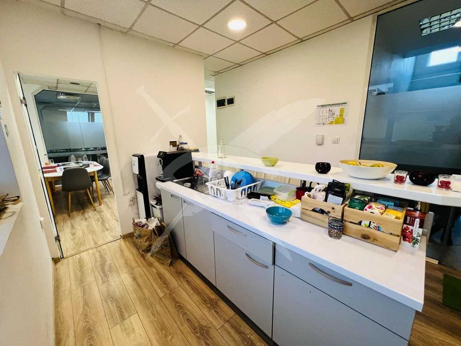 Дава се под наем Офис в София, Зона Б-18 - 230 кв.м за 1500 € - Снимка #4