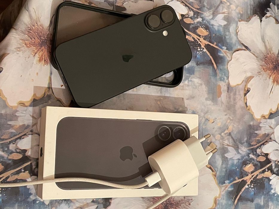 Продается iPhone 16 в хорошем состоянии.