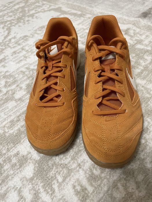 Продам кроссовки (футзалки) Nike