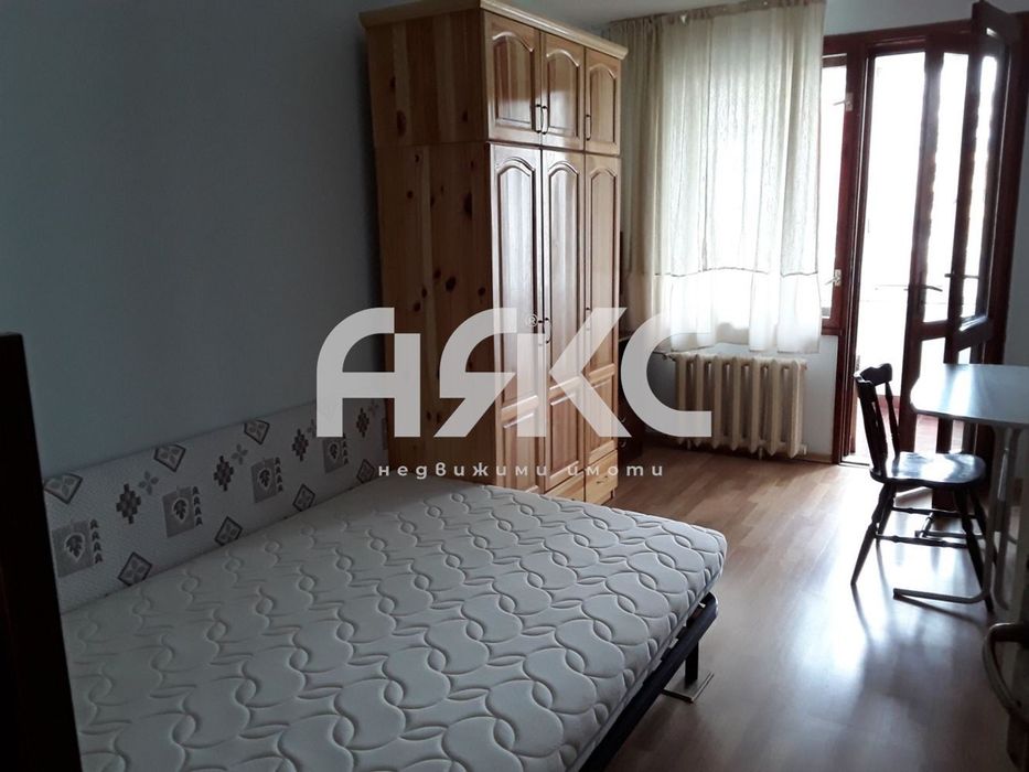 Дава се под наем Тристаен апартамент в София, Център - 97 кв.м за 897.6 € - Снимка #1