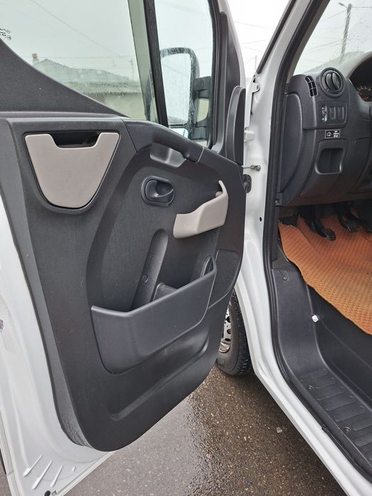 Renault Master 2,3 dCi 6+1 locuri