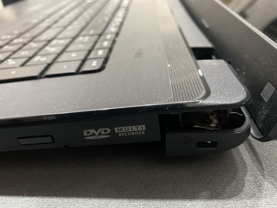 ноутбук Asus.