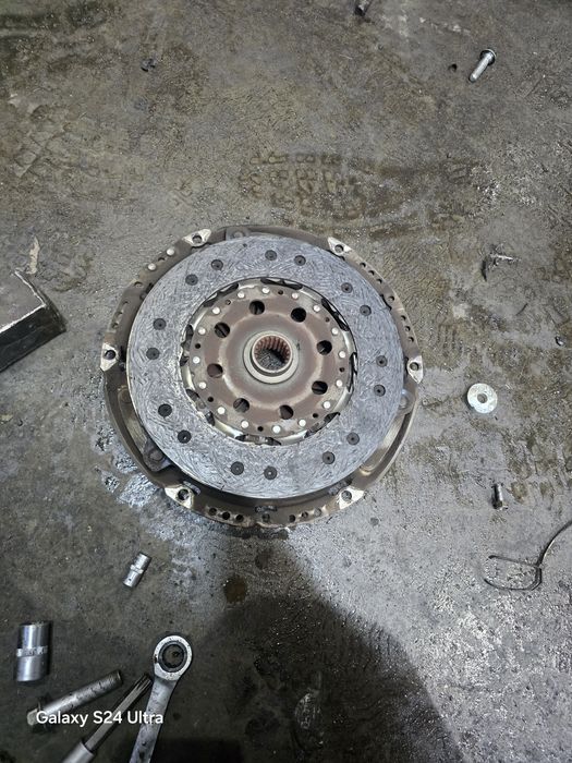 Комплект маховик за Тойота рав4 2.2д4д 136к