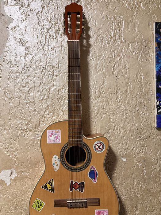 Гитара Divisev в хорошем состояний