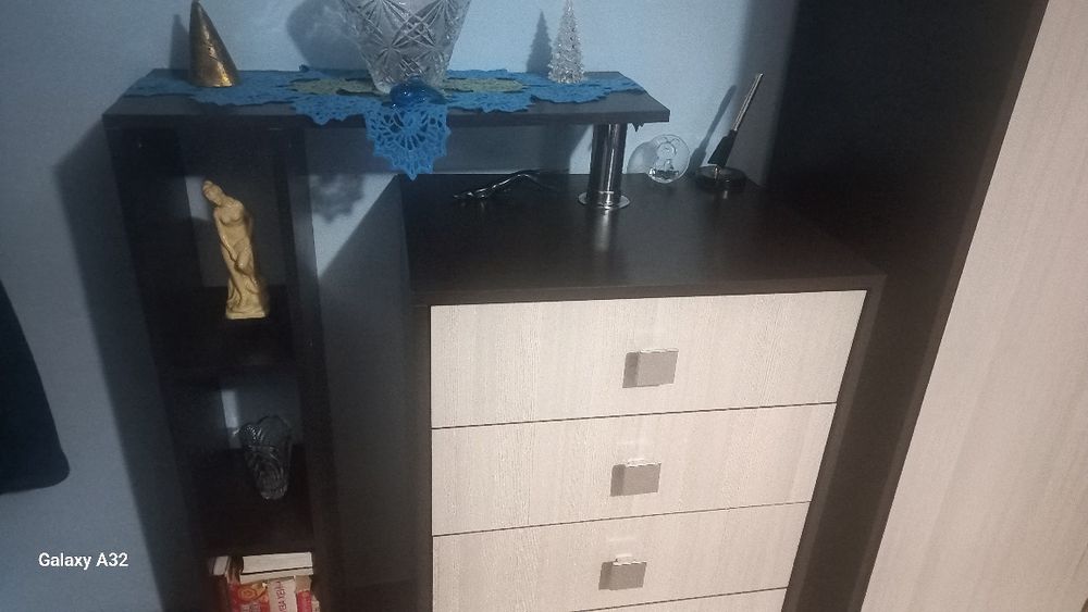 Продам  отличный комод.