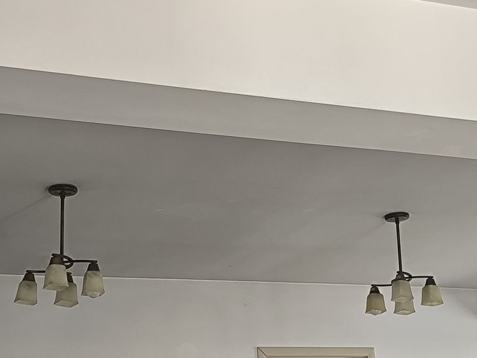 Vând  lustre moderne