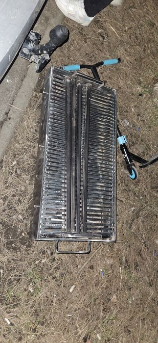 Grătar din tablă de 6  mare cu picioare detașabile si gril pe 2 nivele