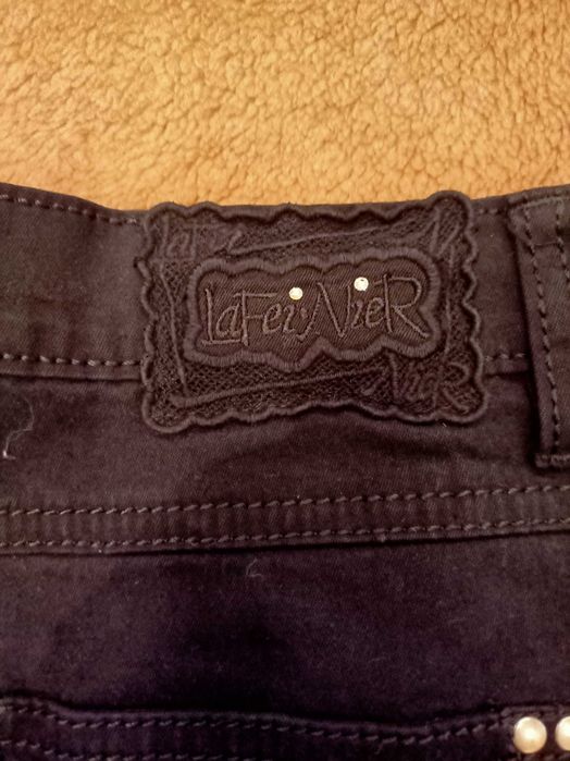 Стильные женские джинсы