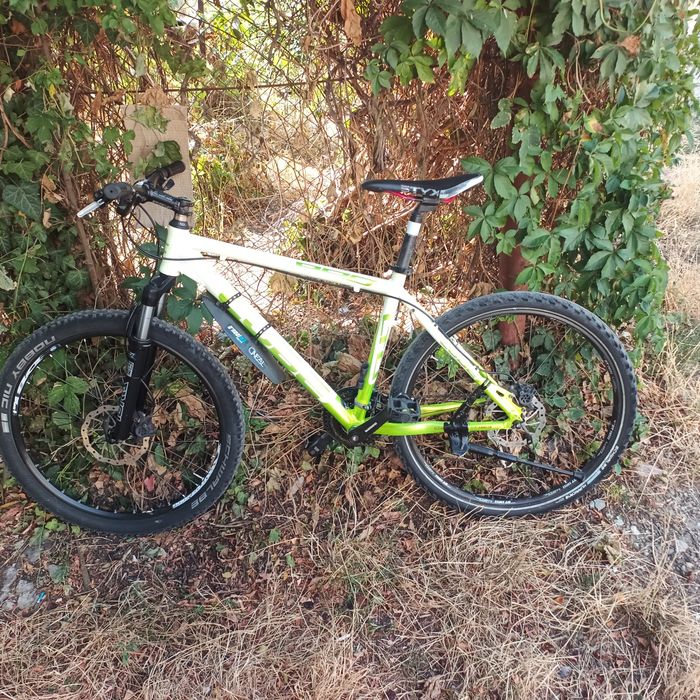 Vând bicicleta cube pro.