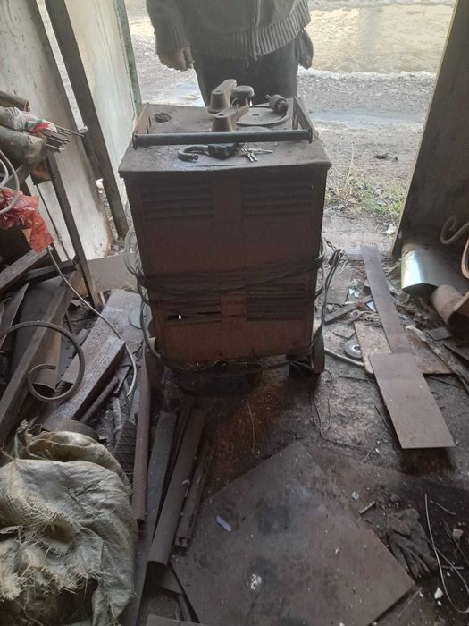 продаю сварочный аппарат и меттал