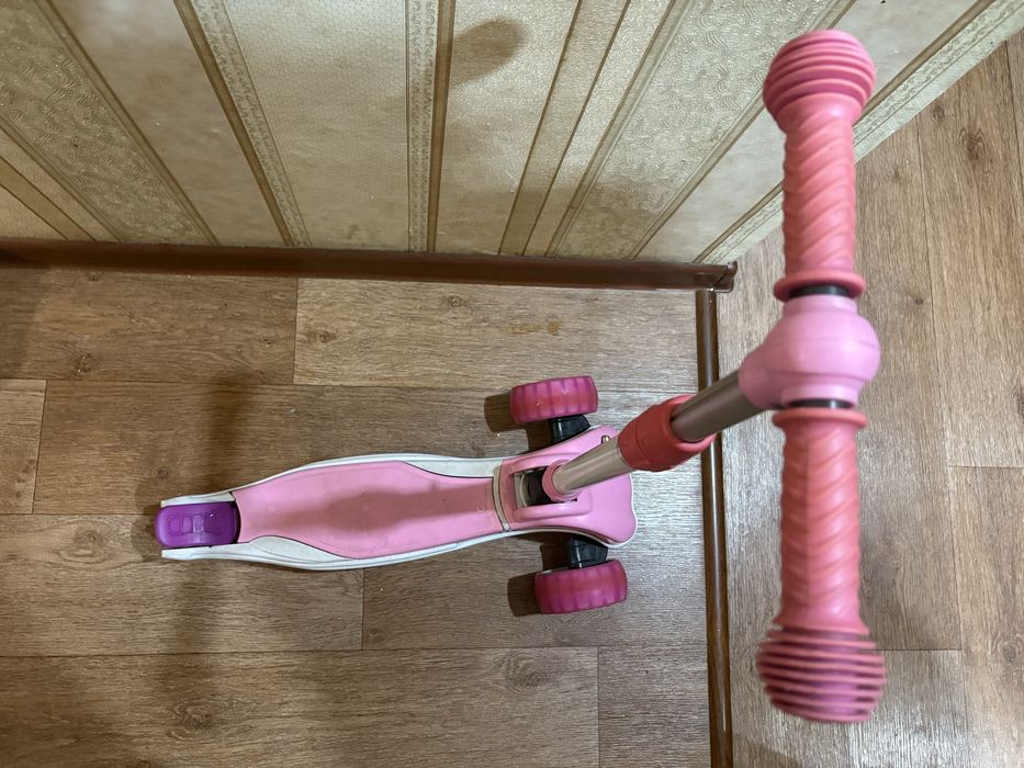 Продам самокат для девочки