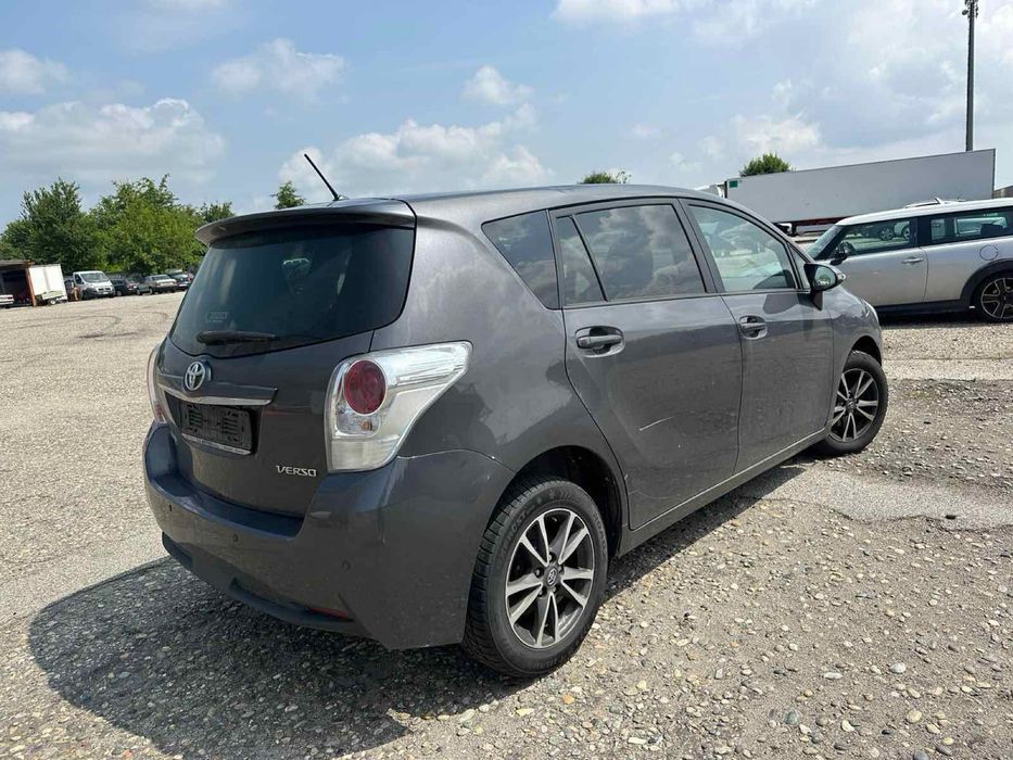 Продавам тойота Версо 2016 г на части !