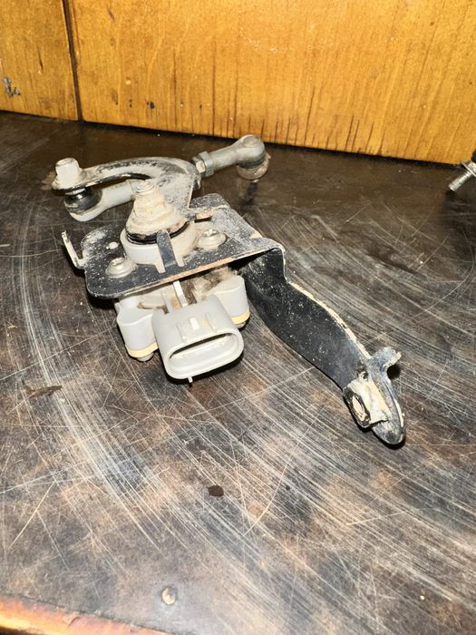 Датчик  положени кузова Lexus rx330