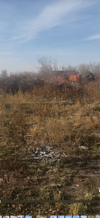 Продам 2 участка- 6 и 7 соток