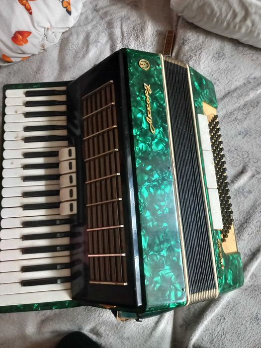 Продам аккордеон Аккорд в хорошем состоянии